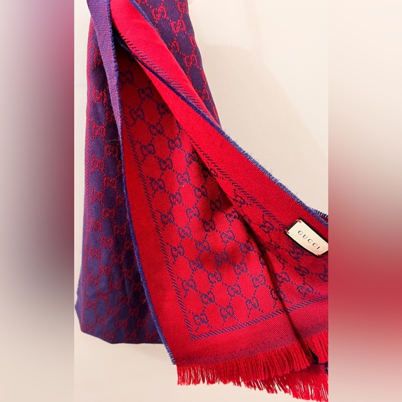Gucci scarves - Picture 1 of 2